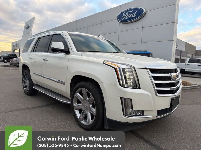 Used 2015 Cadillac Escalade Luxury image 1