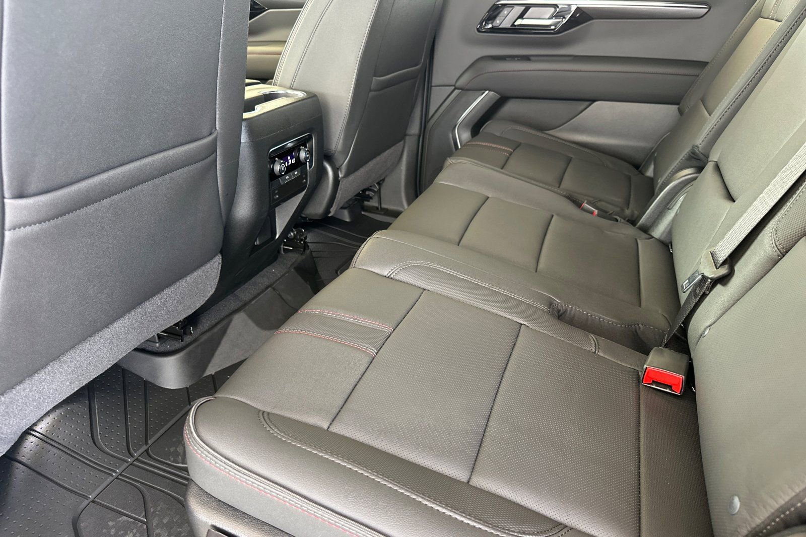 New 2026 Chevrolet Suburban RST image 13