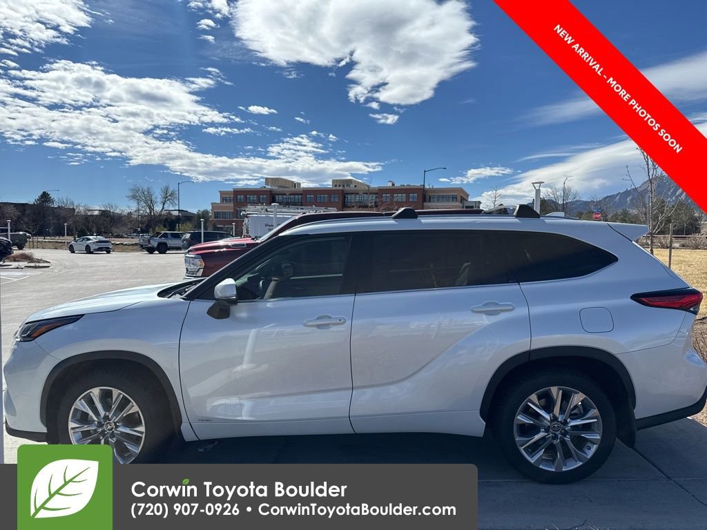 Used 2022 Toyota Highlander Limited image 4