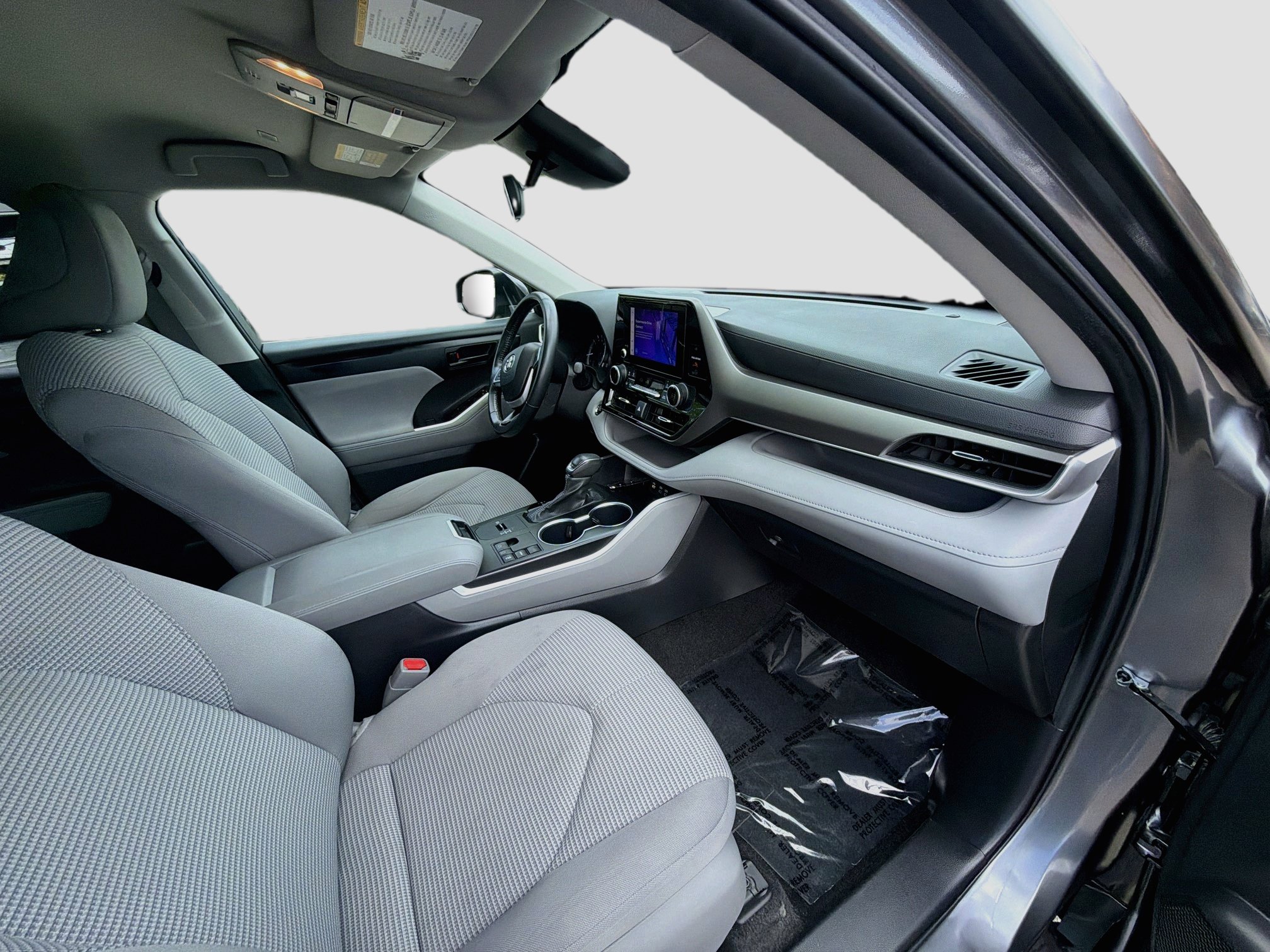 Used 2023 Toyota Highlander LE FWD image 32