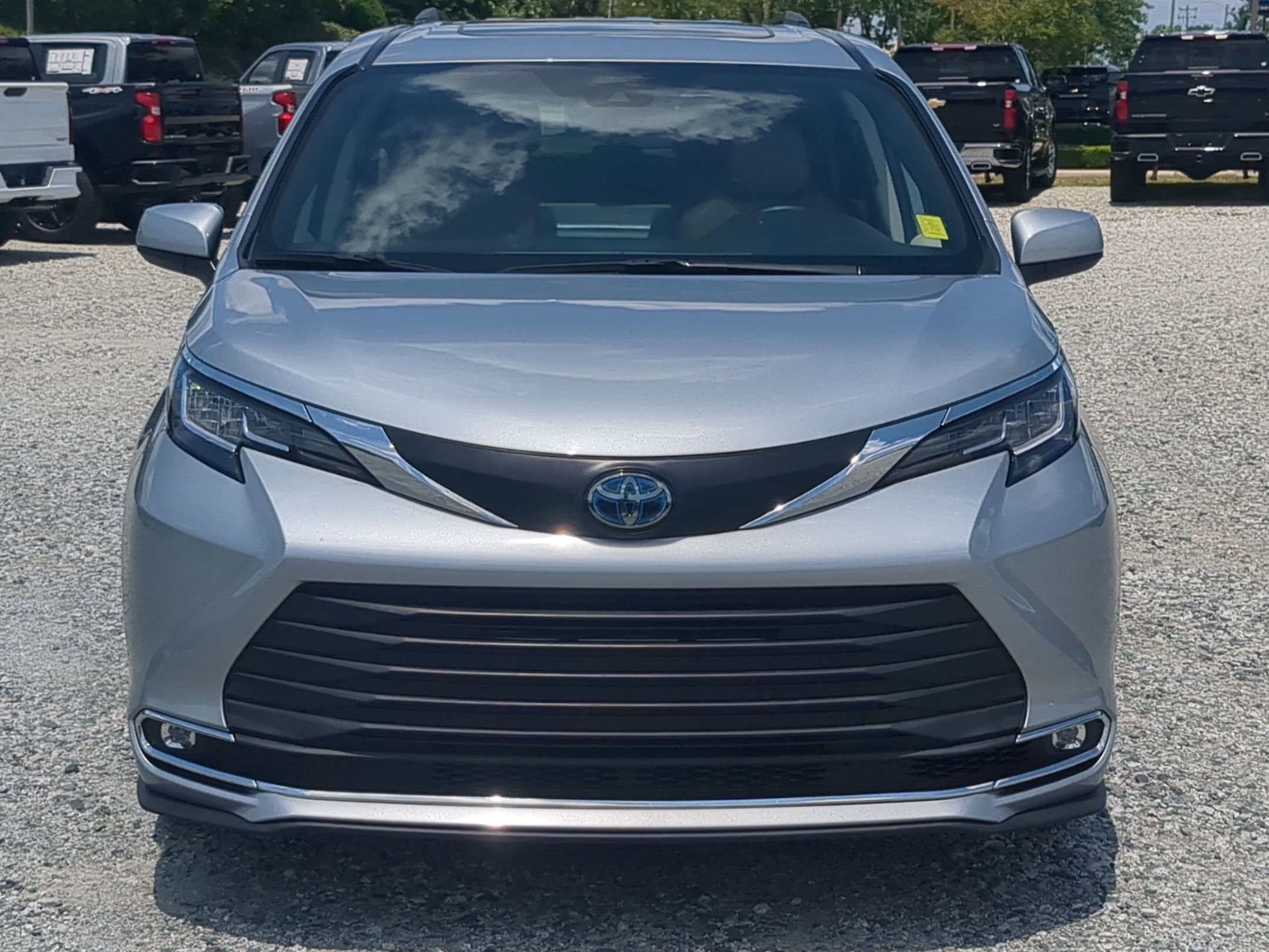 Used 2021 Toyota Sienna XLE FWD image 3