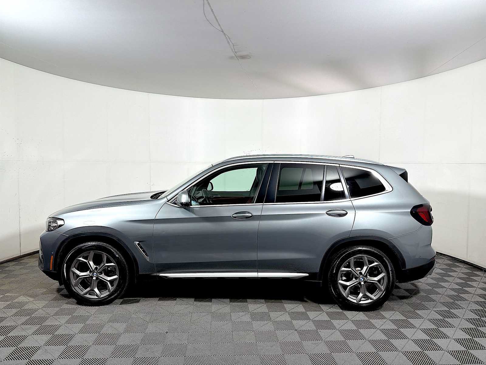 Used 2024 BMW X3 xDrive30i w/ Convenience Package AWD/4WD image 4