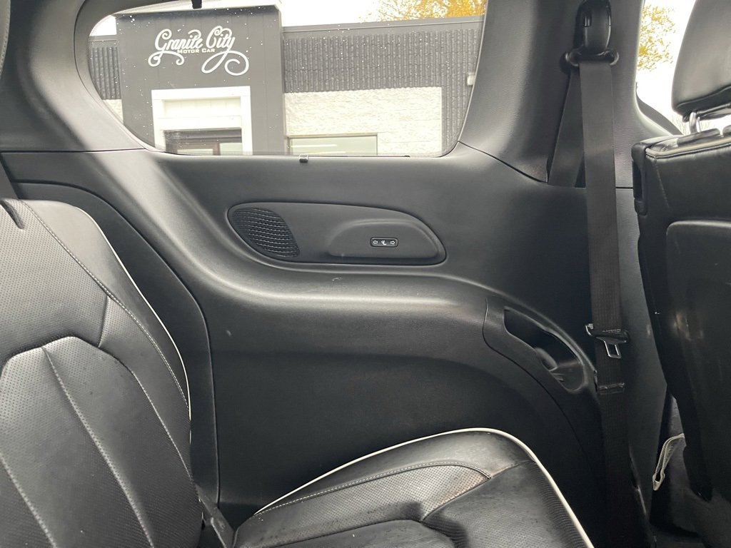 Used 2021 Chrysler Pacifica Limited w/ S Appearance Package image 33
