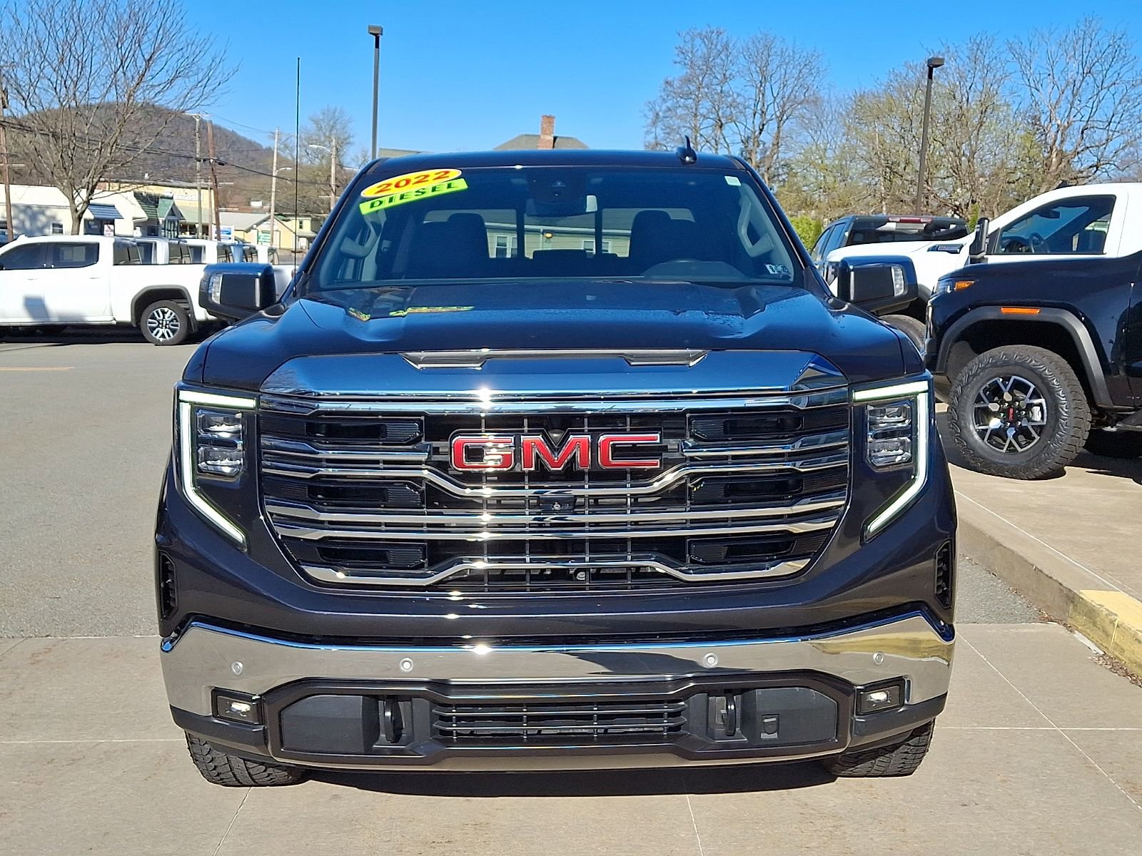 Used 2022 GMC Sierra 1500 SLT w/ SLT Premium Plus Package AWD/4WD image 2