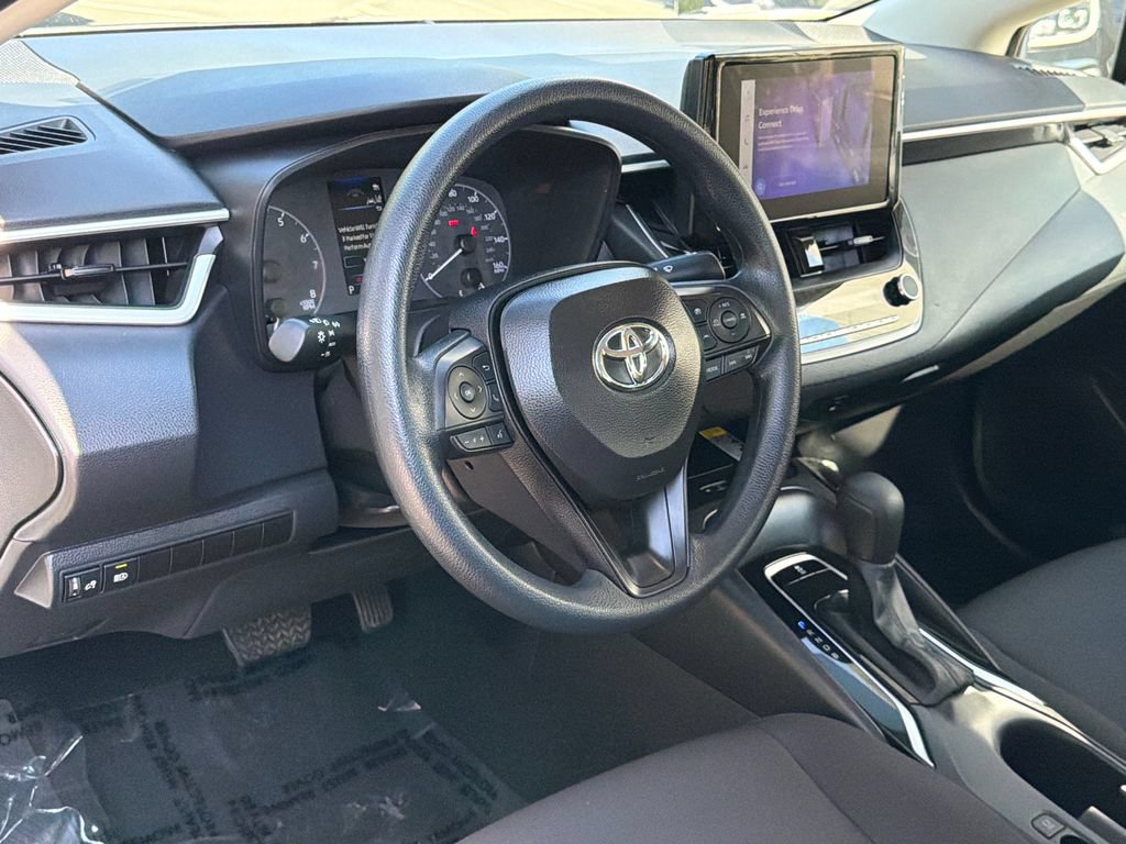 Used 2025 Toyota Corolla LE w/ LE Premium Package FWD image 18