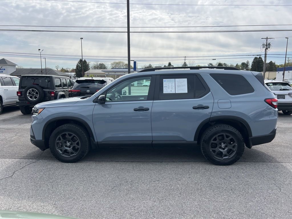 Used 2023 Honda Pilot TrailSport image 2