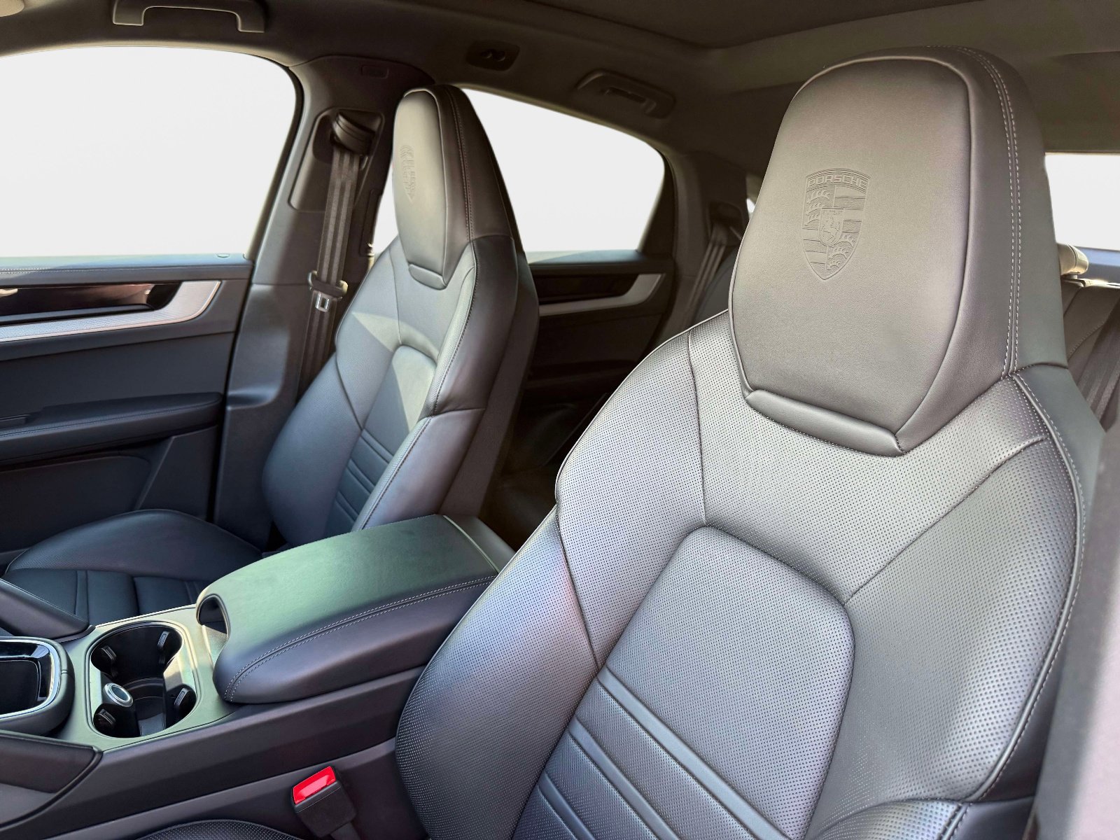 Used 2024 Porsche Cayenne Coupe image 39