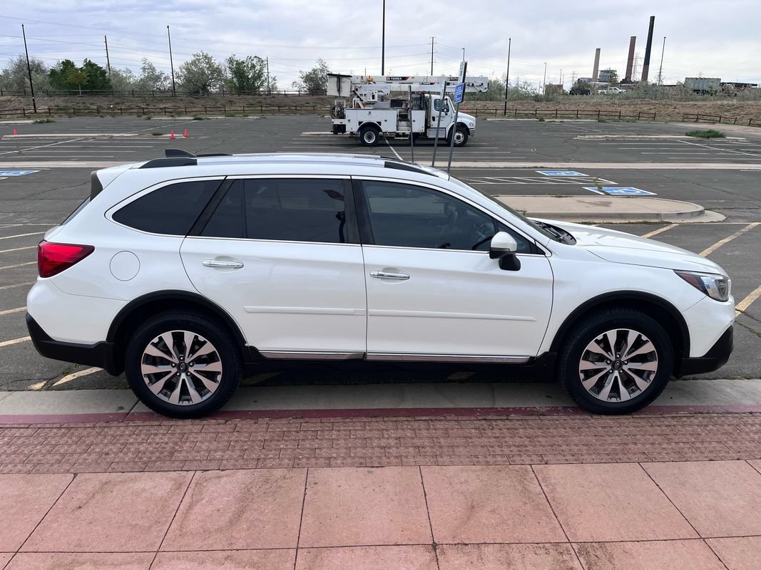 Used 2018 Subaru Outback 3.6R Touring w/ Popular Package #3 AWD/4WD image 4