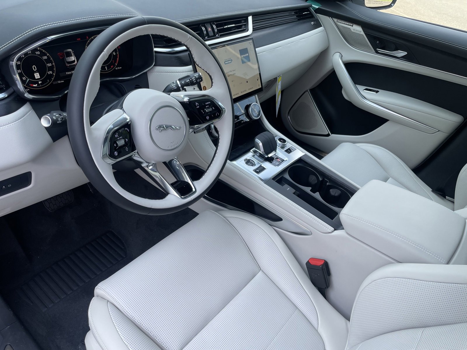 New 2025 Jaguar F-PACE R-Dynamic S image 12