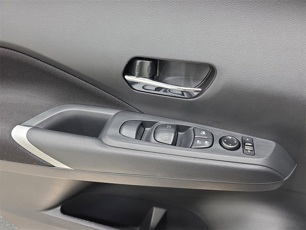 Used 2024 Nissan Kicks SV image 28