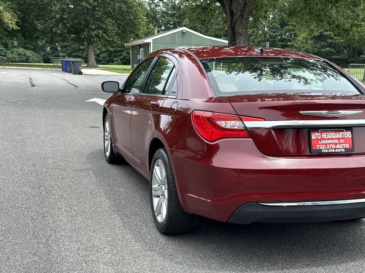 Used 2011 Chrysler 200 Touring FWD image 8