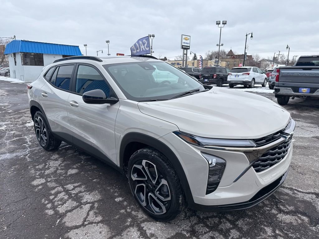 Used 2026 Chevrolet Trax RS w/ Sunroof Package image 4