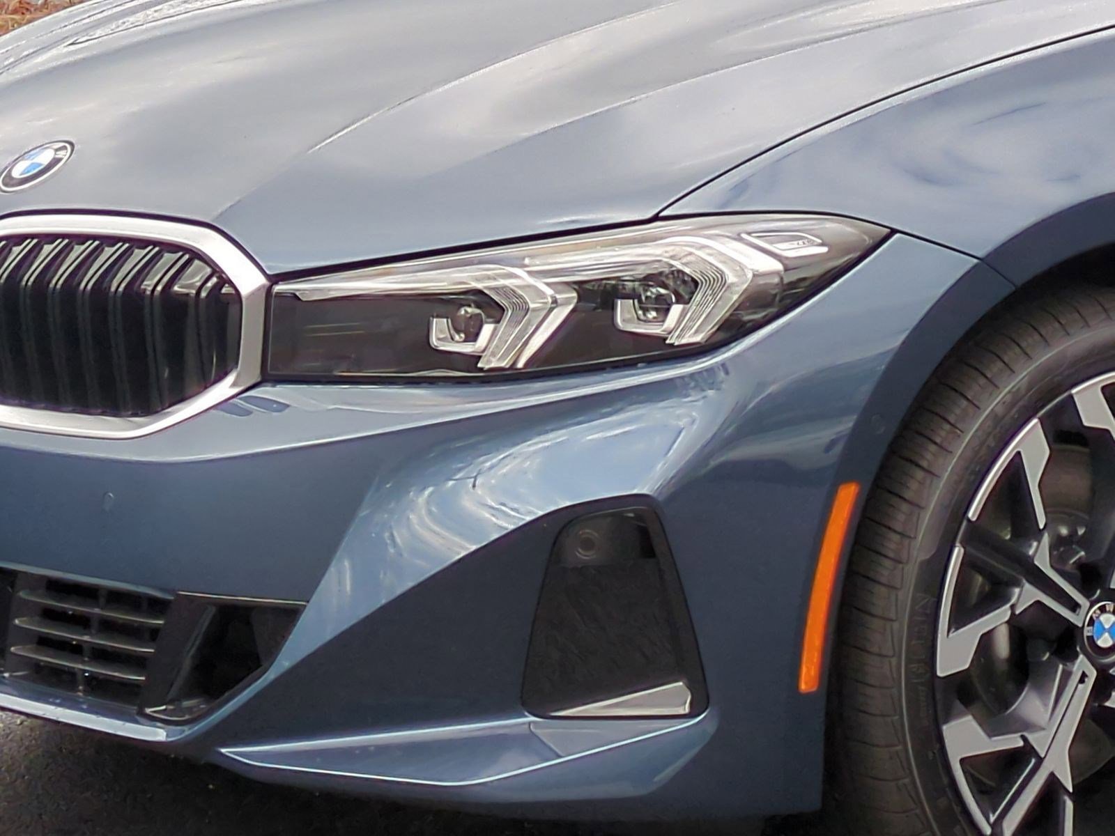 Certified 2026 BMW 330i xDrive Sedan w/ Premium Package AWD/4WD image 6