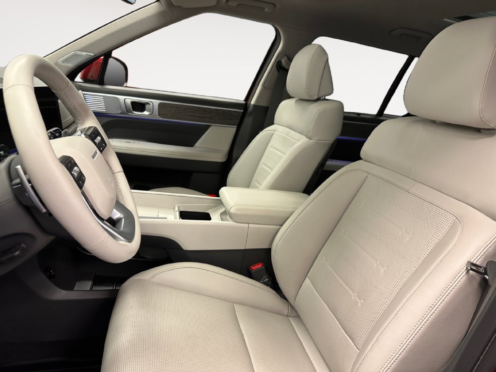 Used 2025 Hyundai Santa Fe Limited AWD/4WD image 9