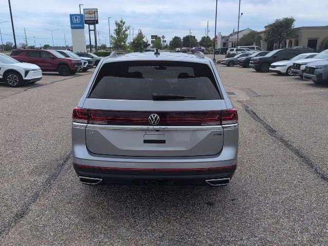 Used 2024 Volkswagen Atlas SE AWD/4WD image 17