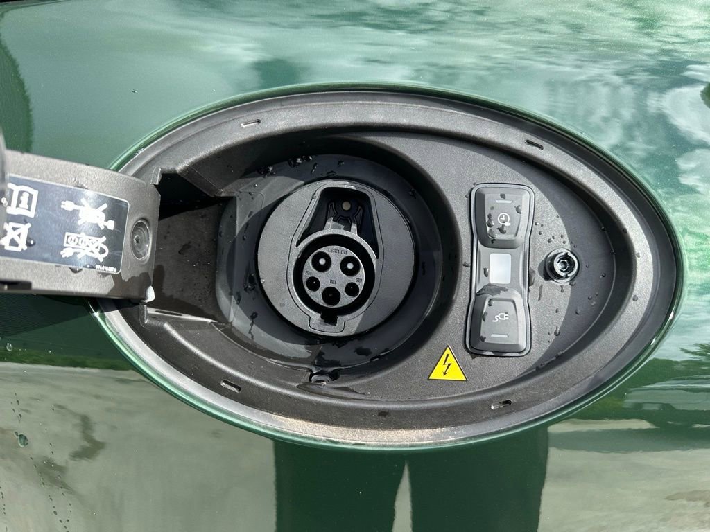 Used 2025 Porsche Panamera 4 image 32