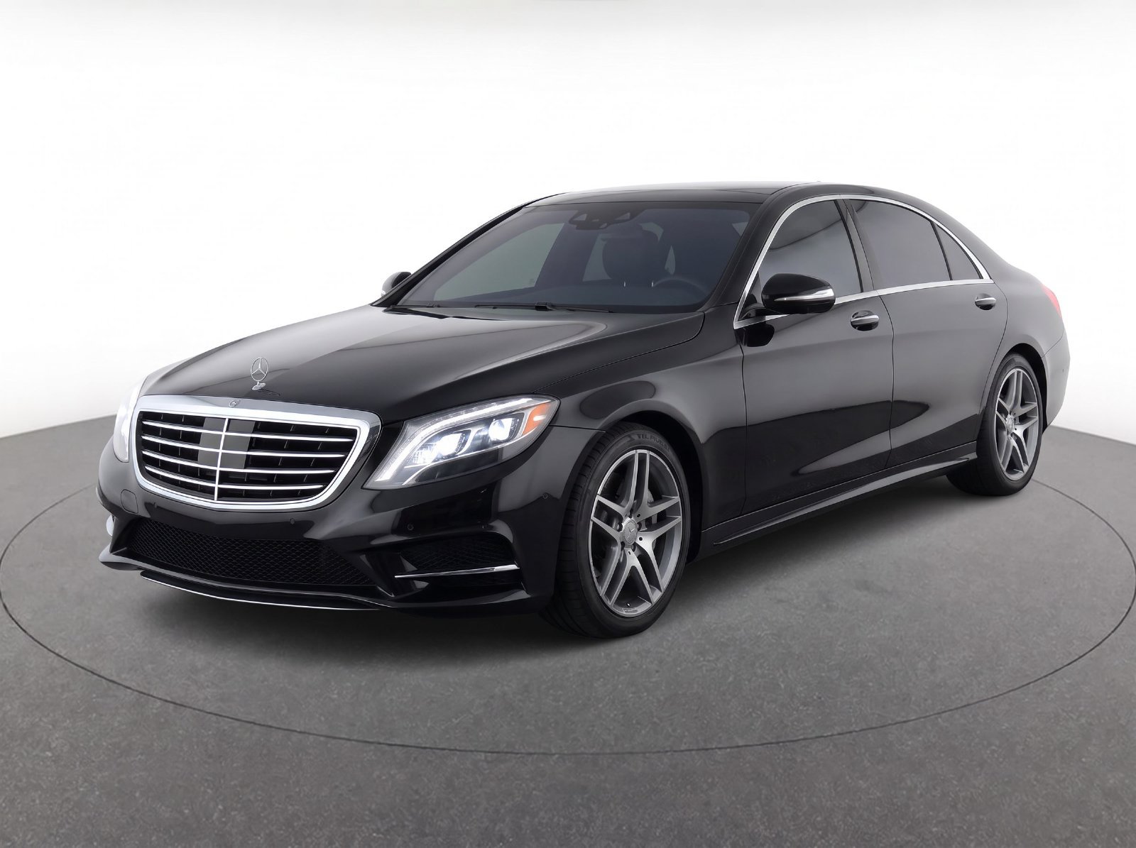 Used 2016 Mercedes-Benz S 550 4MATIC Sedan image 2
