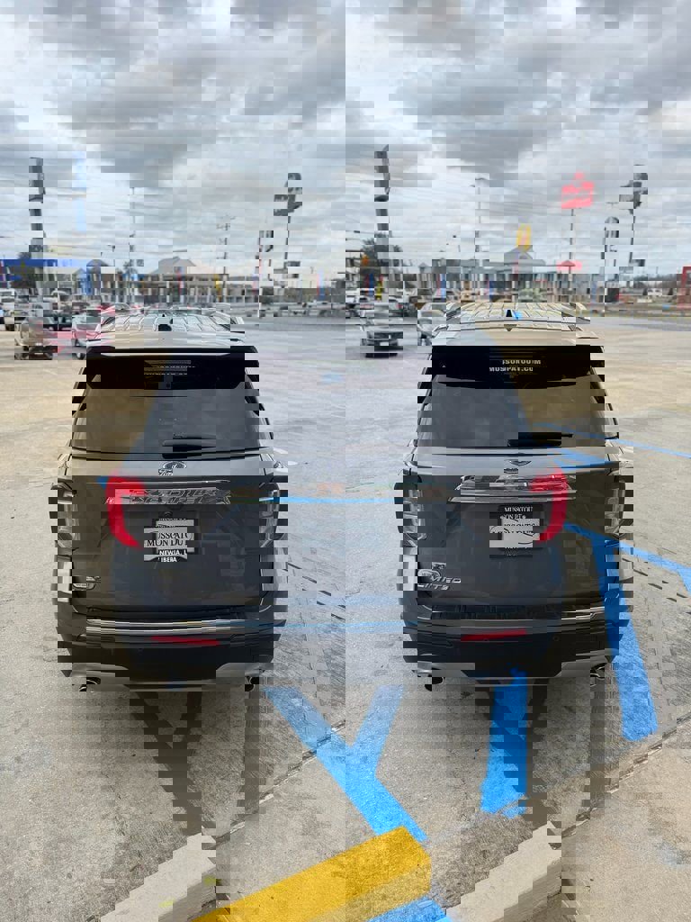 Used 2022 Ford Explorer Limited w/ Equipment Group 301A image 6