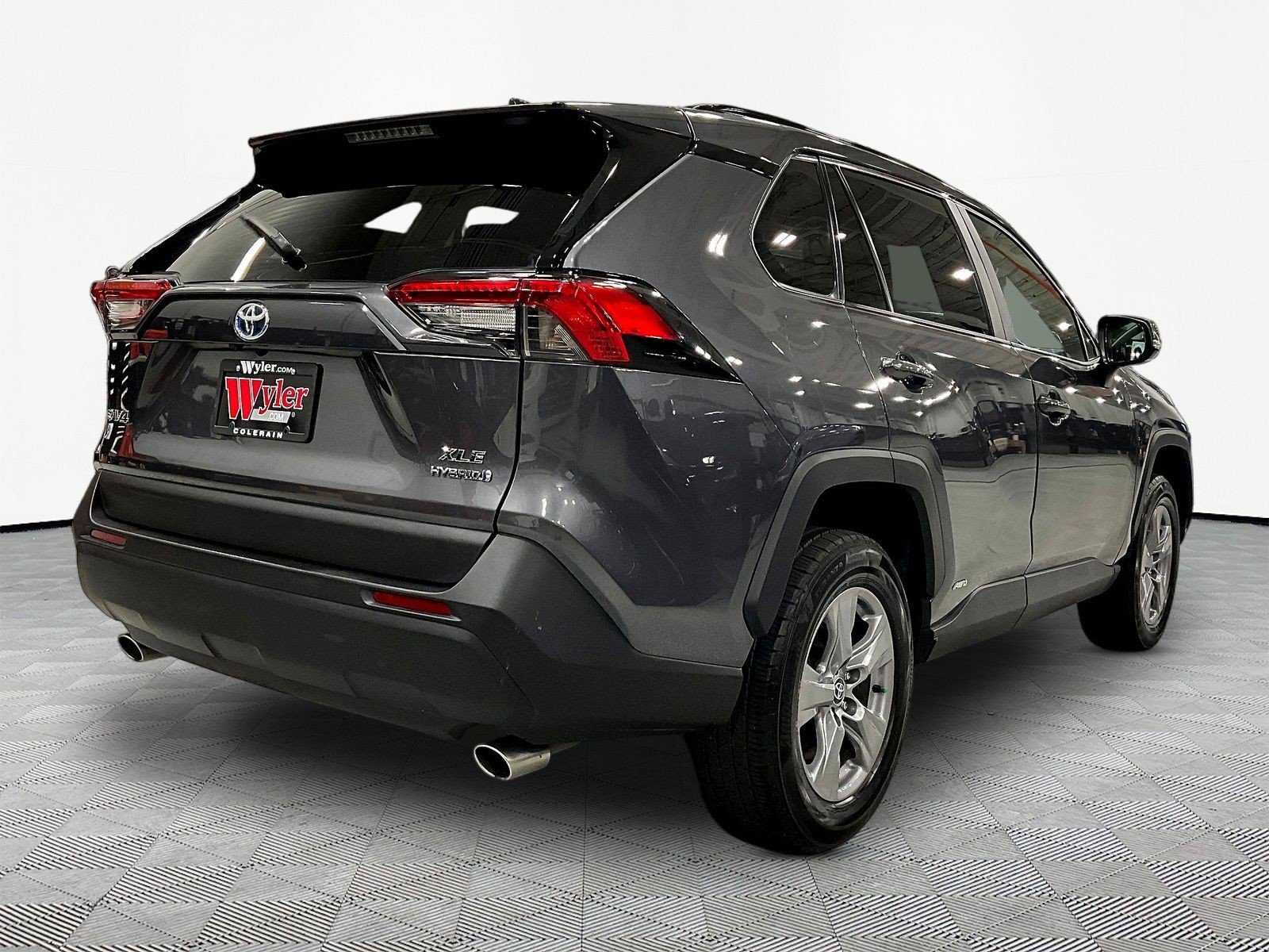 Used 2022 Toyota RAV4 XLE AWD/4WD image 6