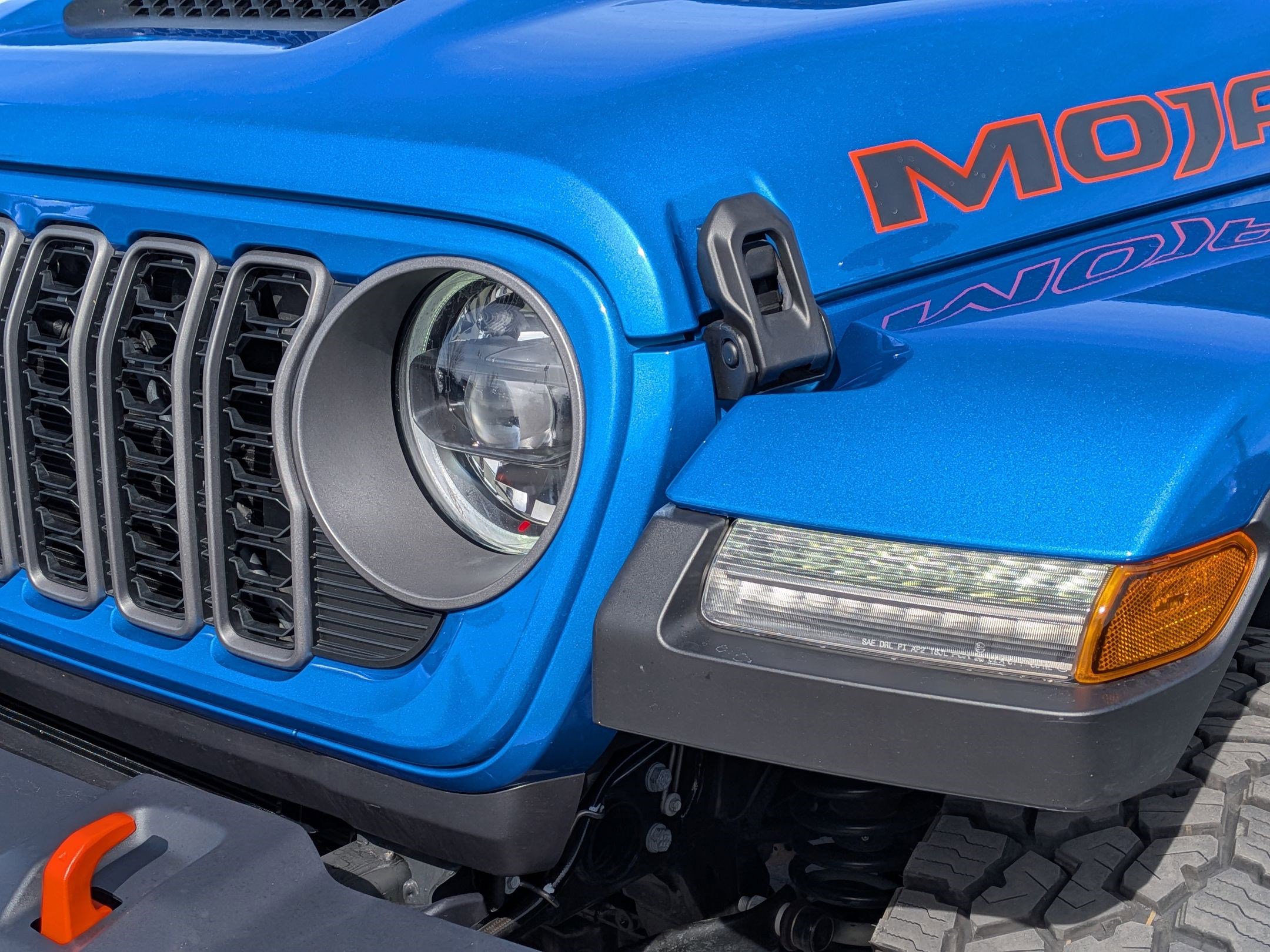 Used 2025 Jeep Gladiator Mojave w/ Convenience Group image 13