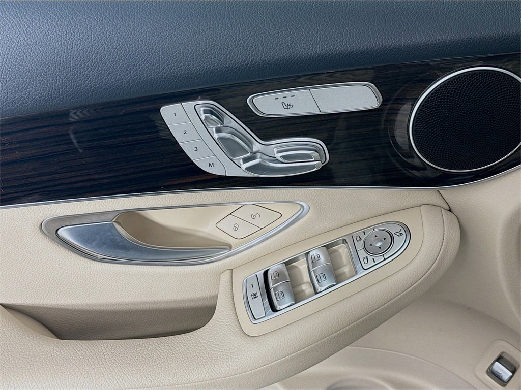 Used 2021 Mercedes-Benz GLC 300 4MATIC image 18