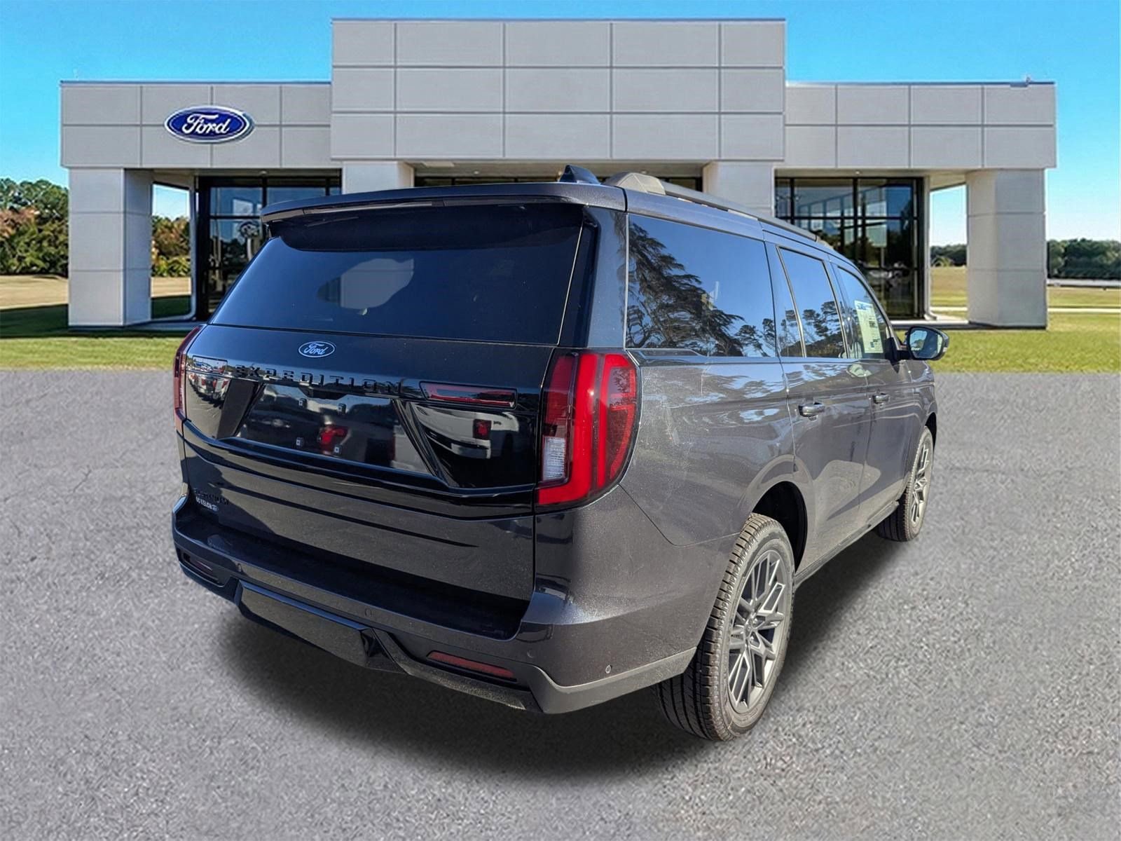 New 2025 Ford Expedition Platinum w/ Stealth Performance Package image 4