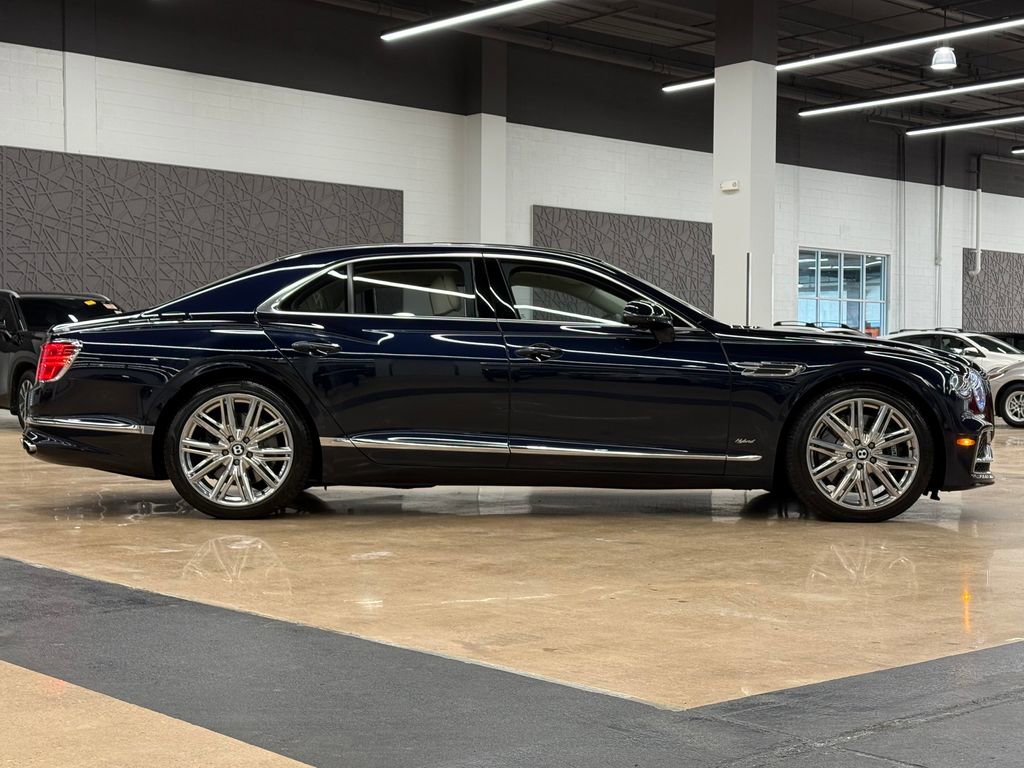 Used 2022 Bentley Flying Spur Plug-In Hybrid image 11