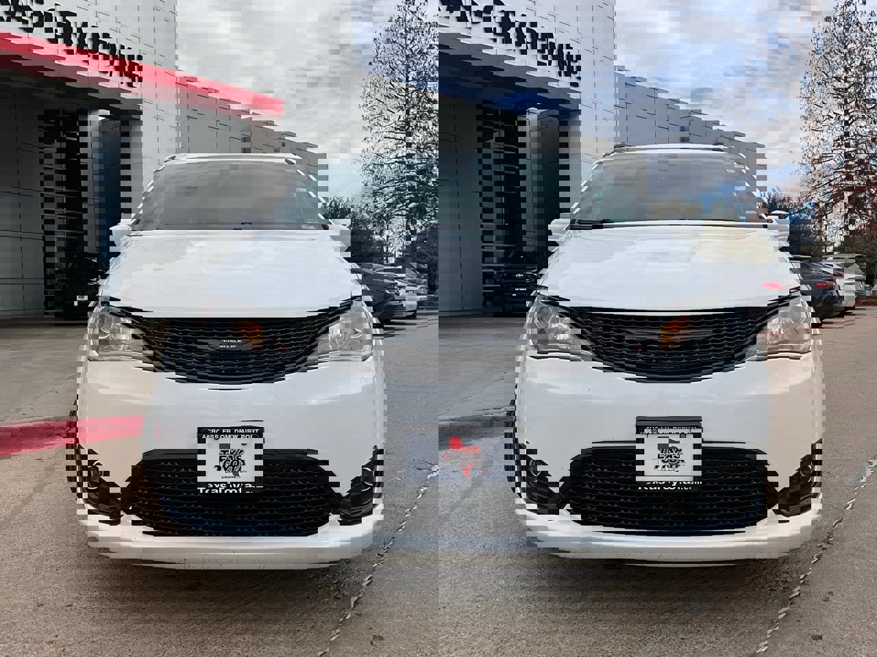 Used 2020 Chrysler Pacifica Touring-L Plus w/ S Appearance Package image 4