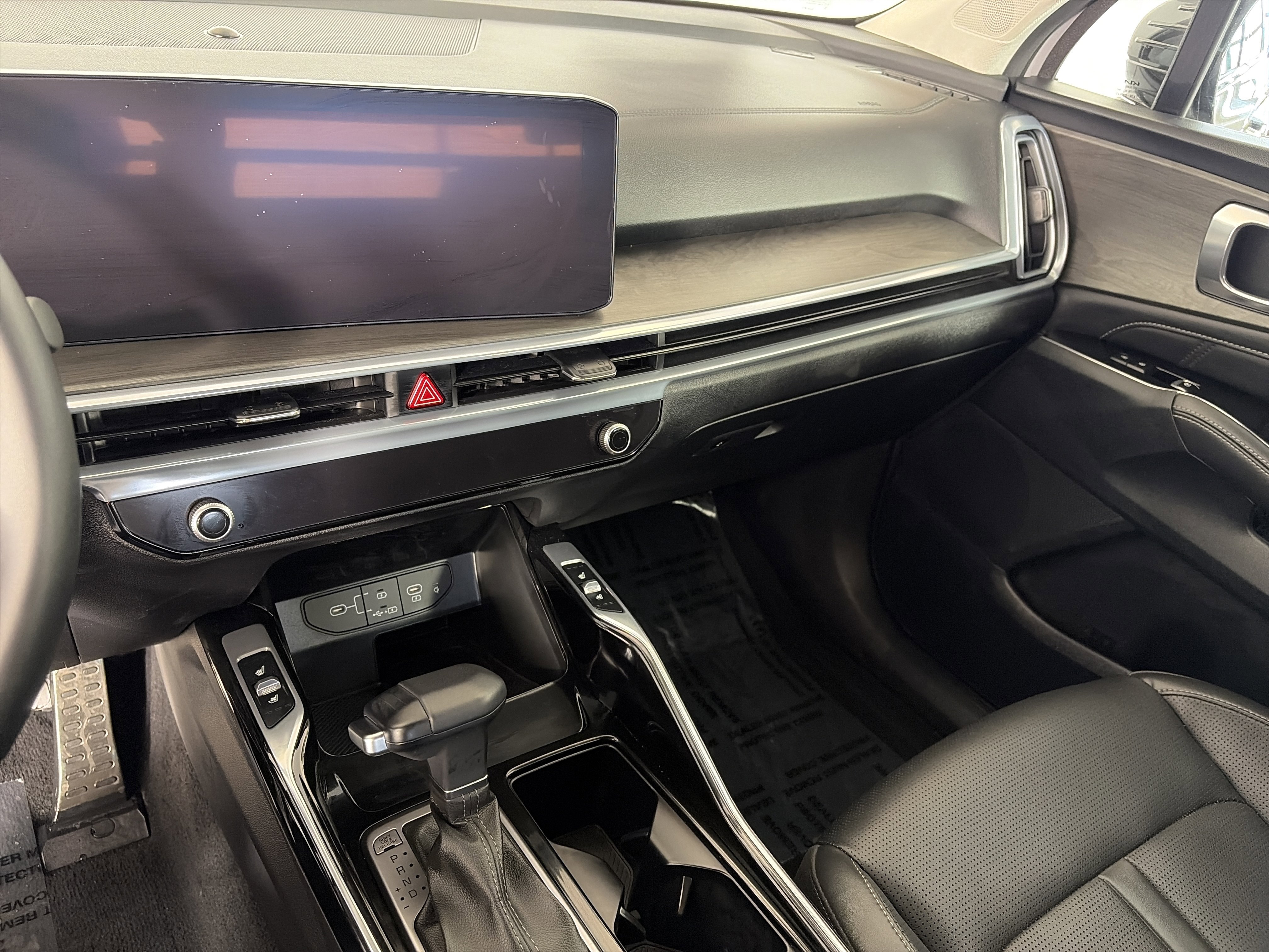 Certified 2025 Kia Sorento SX image 4