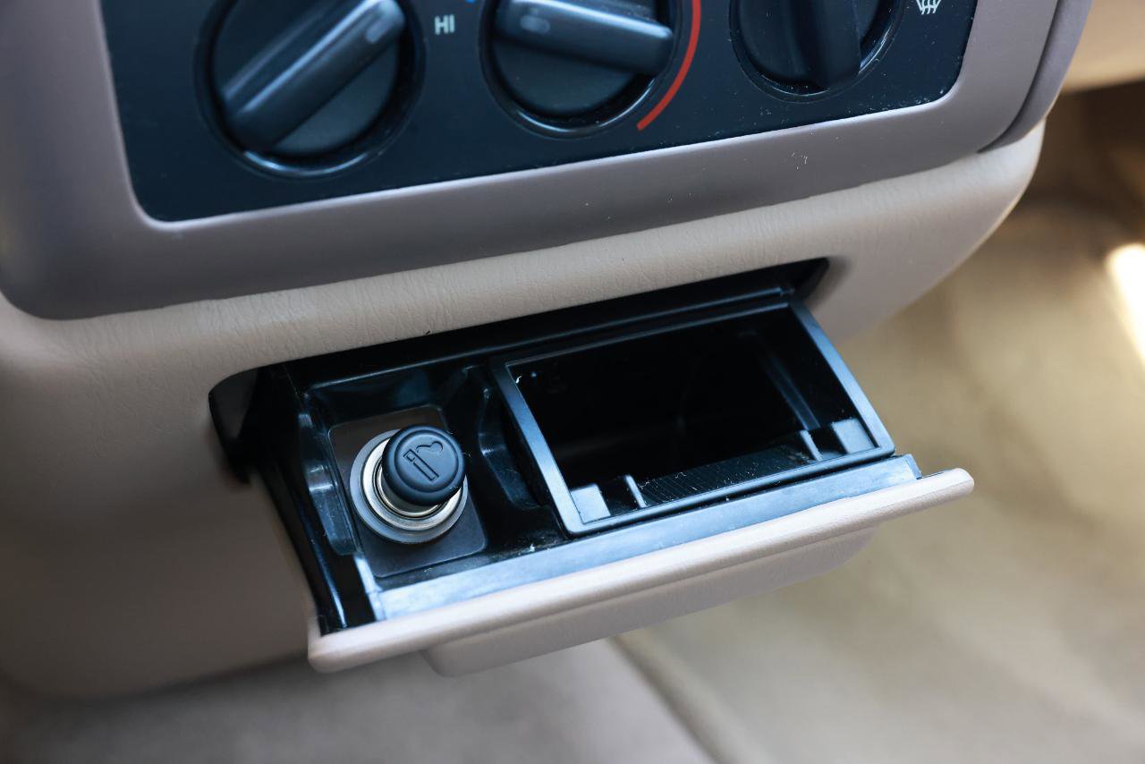 Used 1996 Toyota Avalon XL FWD image 33