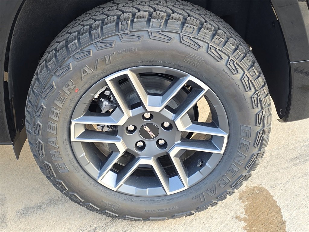 New 2026 GMC Terrain AT4 w/ LPO, Black Badging Package image 32
