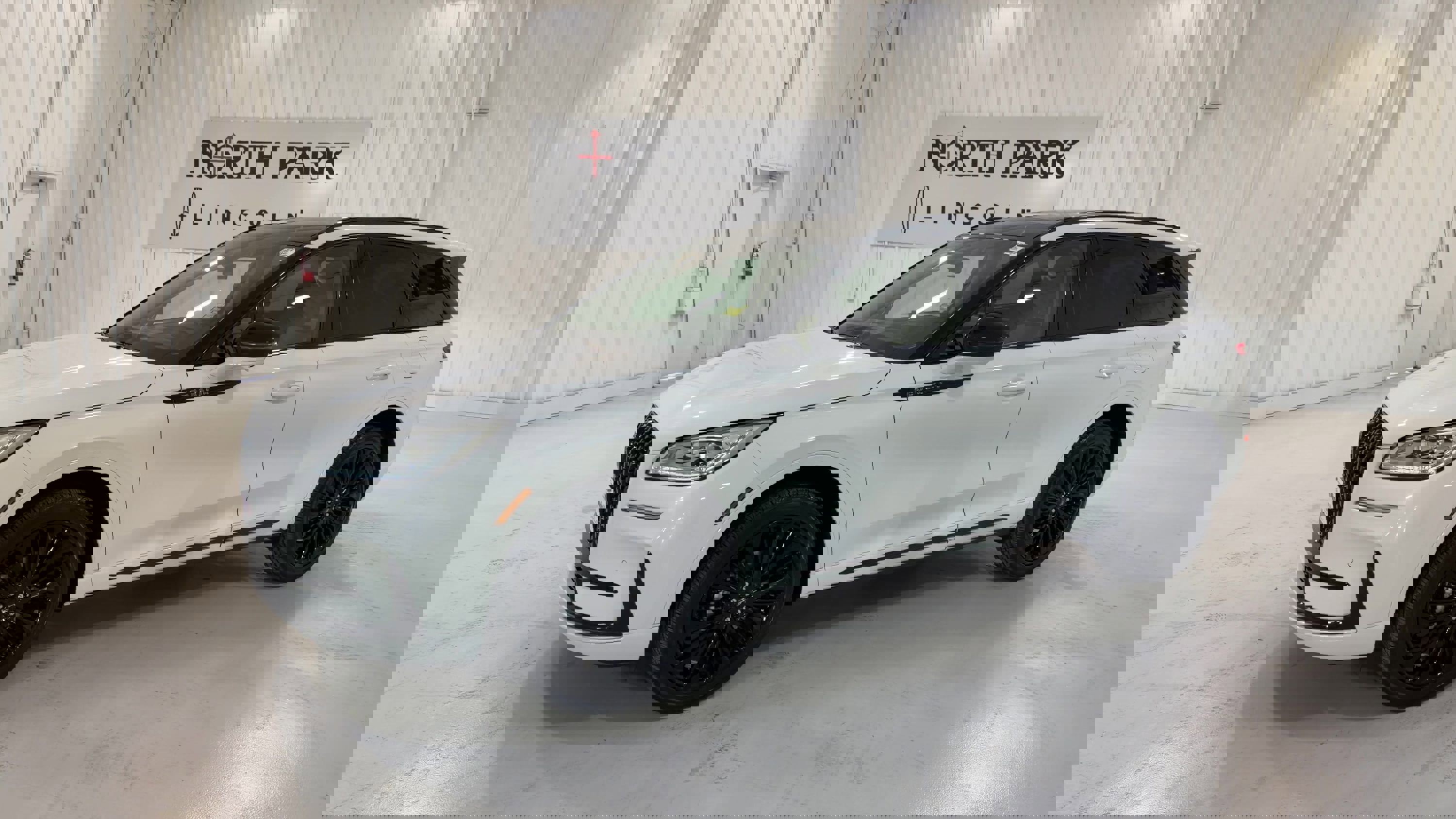 Used 2025 Lincoln Corsair Reserve w/ Equipment Group 202A image 5