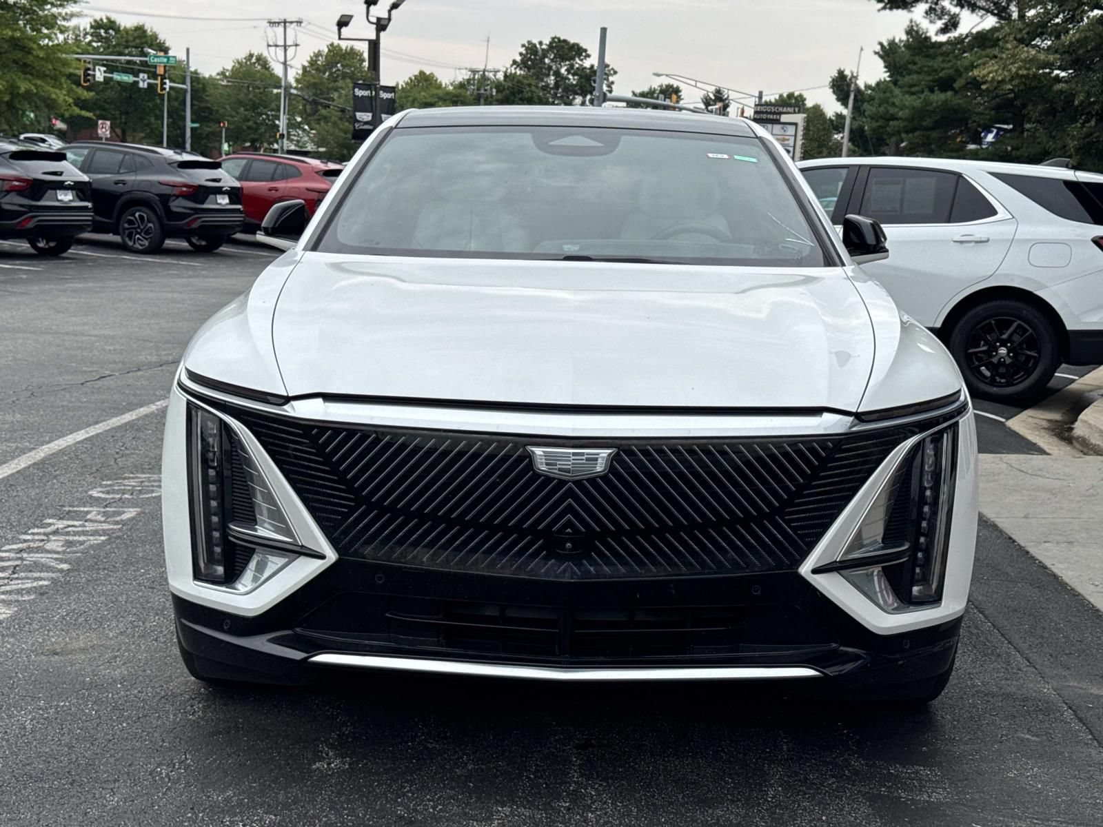 Used 2024 Cadillac Lyriq Luxury w/ LPO, Floor Liner Package AWD/4WD image 2
