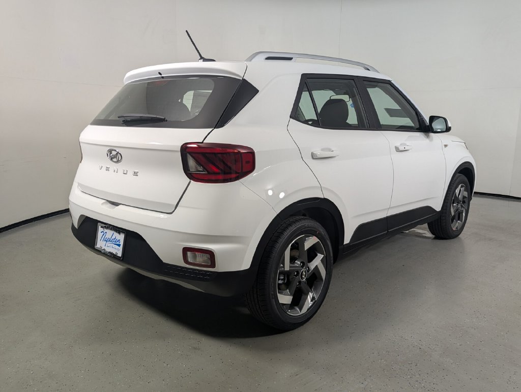 New 2026 Hyundai Venue SEL FWD image 7