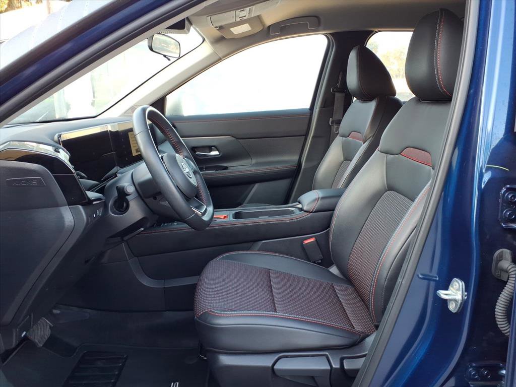 Used 2025 Nissan Kicks SR image 13