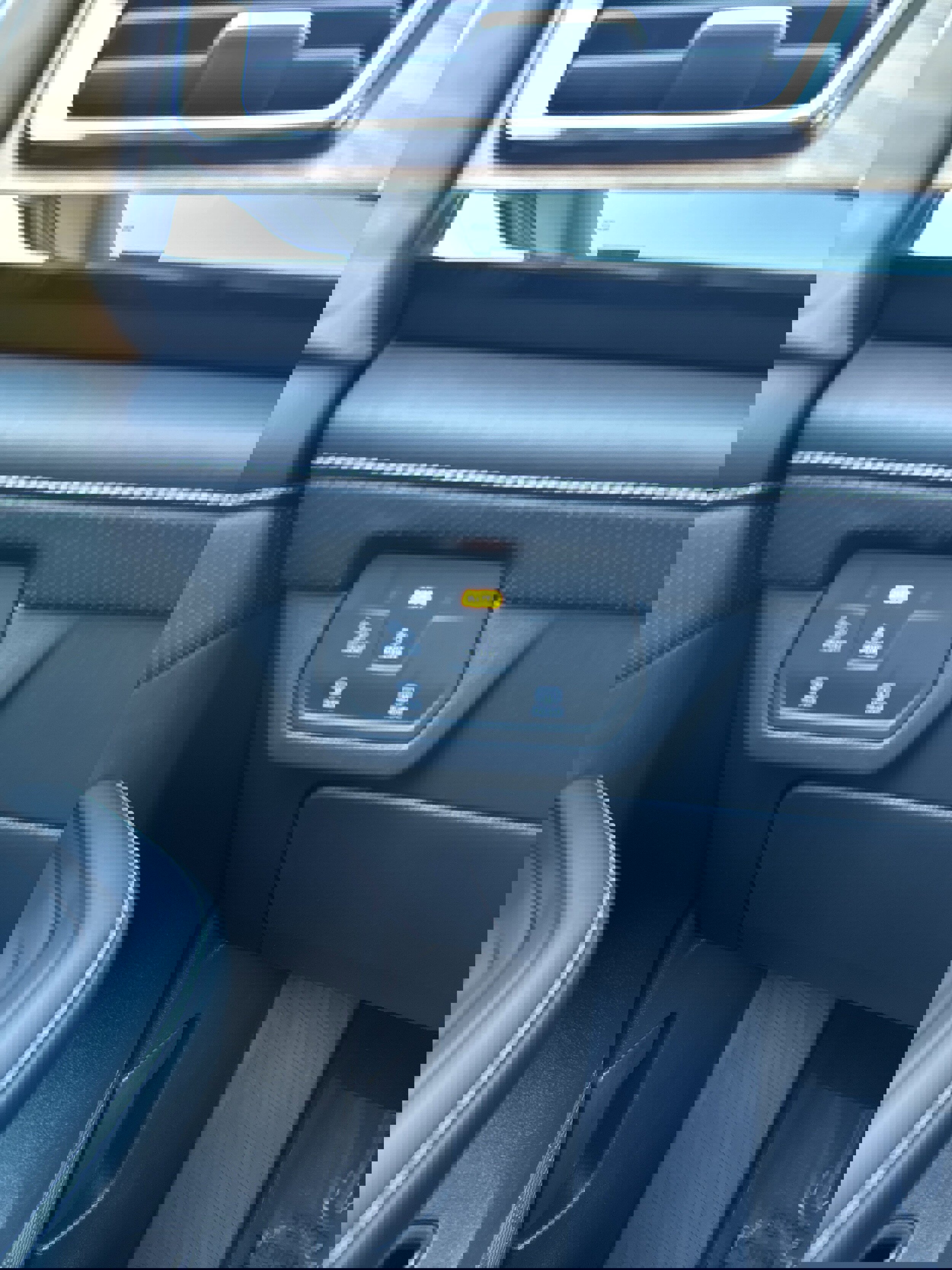 Used 2025 Volkswagen Atlas SE image 26