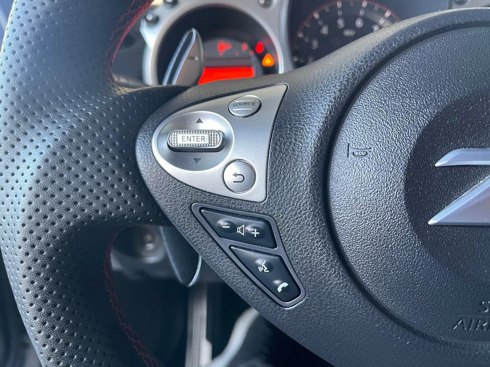 Used 2016 Nissan 370Z Touring RWD image 24