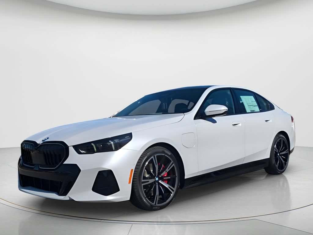 New 2026 BMW 550e xDrive w/ Premium Package AWD/4WD image 2