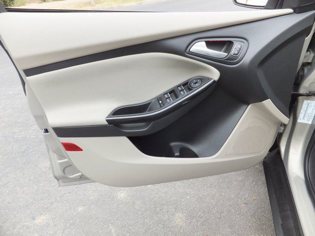 Used 2015 Ford Focus Electric Hatchback FWD image 10