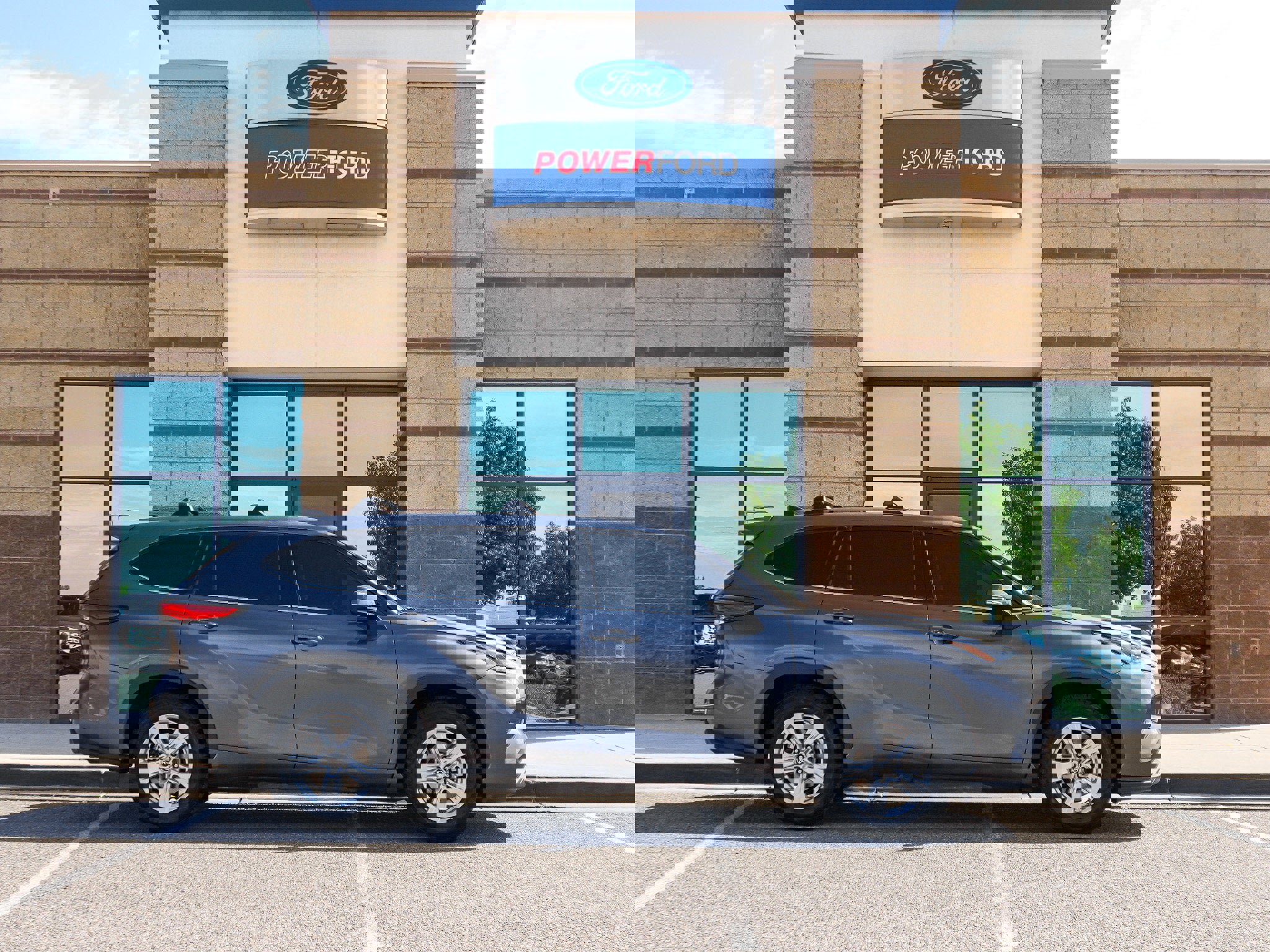 Used 2022 Toyota Highlander LE image 5