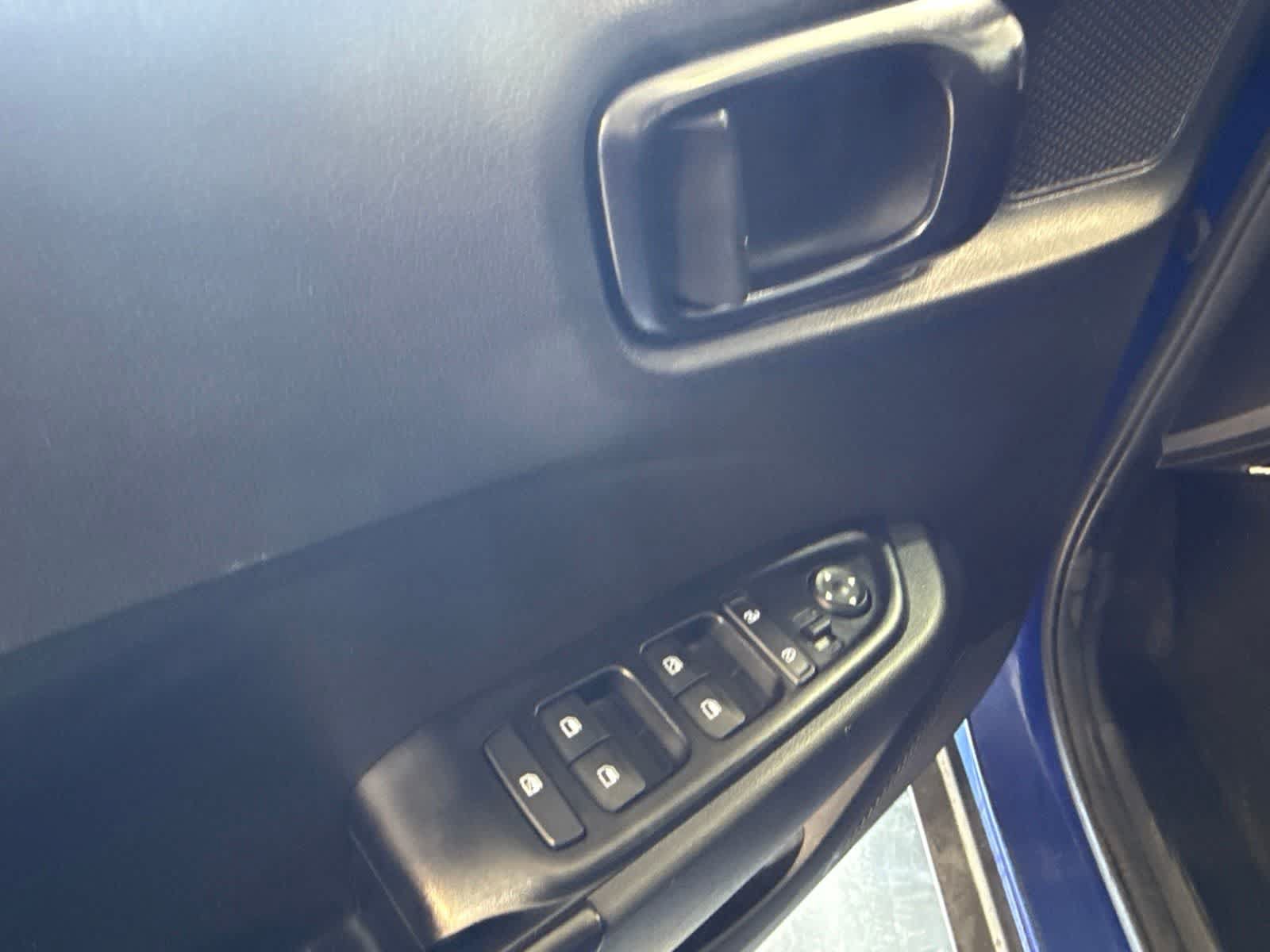Used 2023 Hyundai Venue Limited FWD image 16