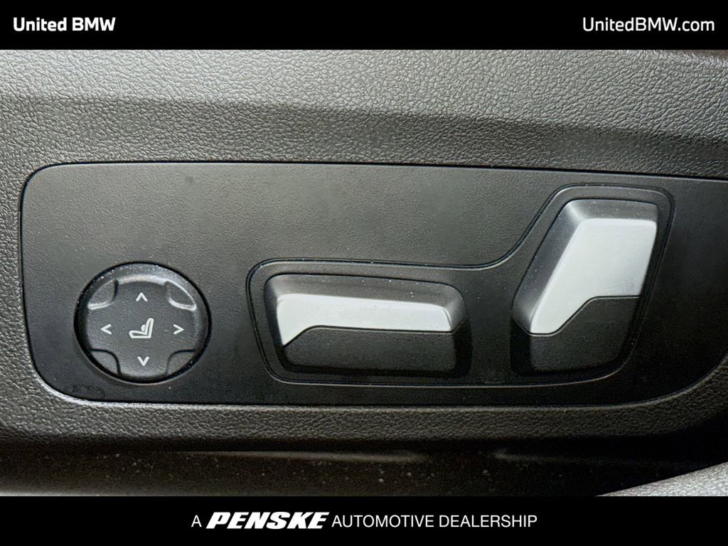 Used 2023 BMW 330i Sedan w/ Premium Package image 4