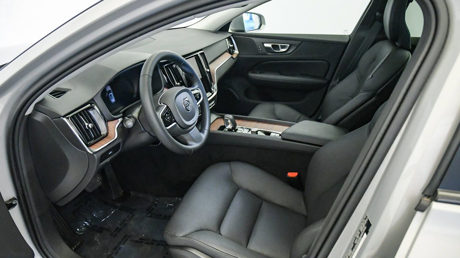 Certified 2025 Volvo V60 B5 Cross Country Plus image 17