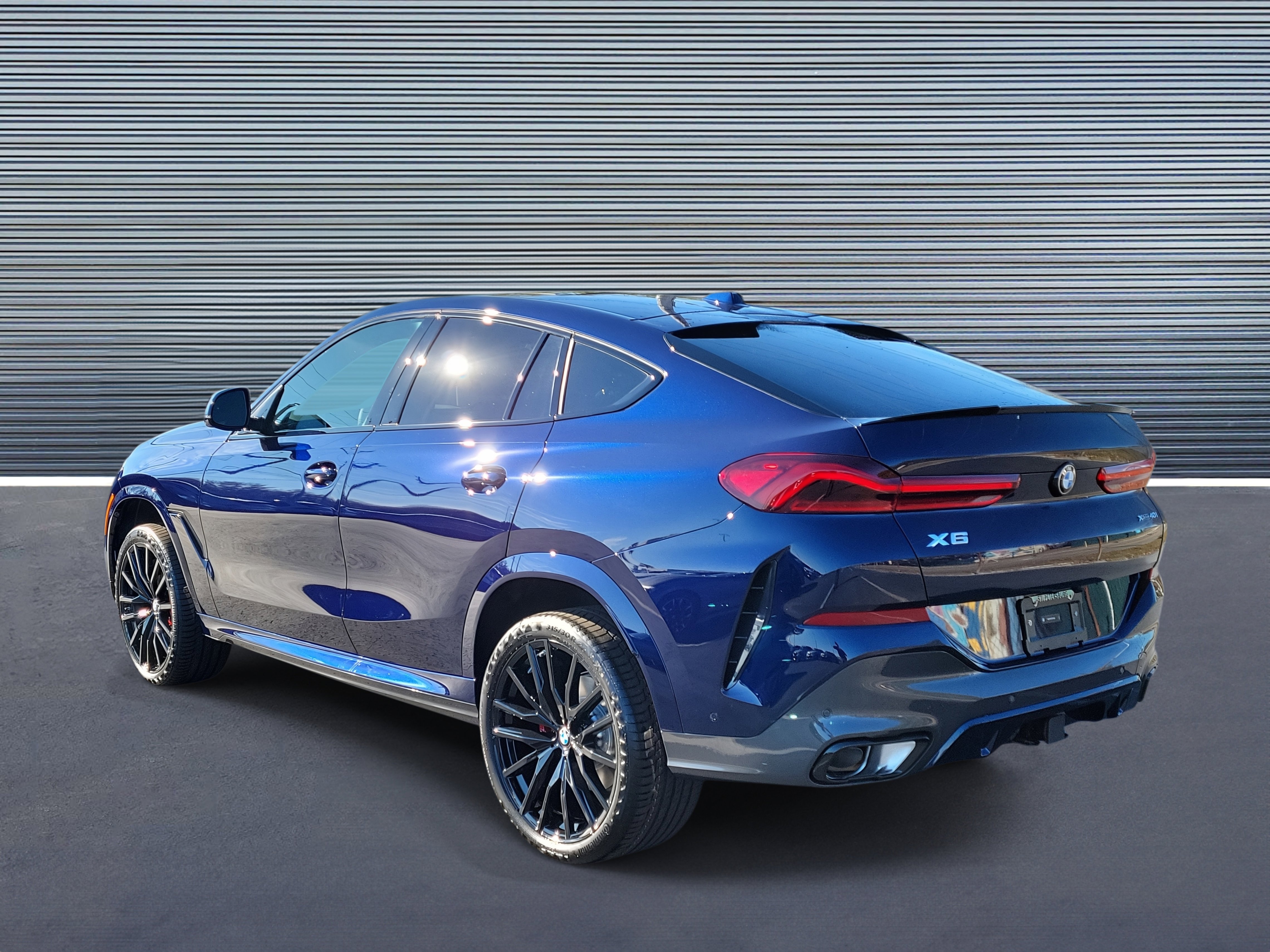 New 2026 BMW X6 xDrive40i w/ Executive Package image 4