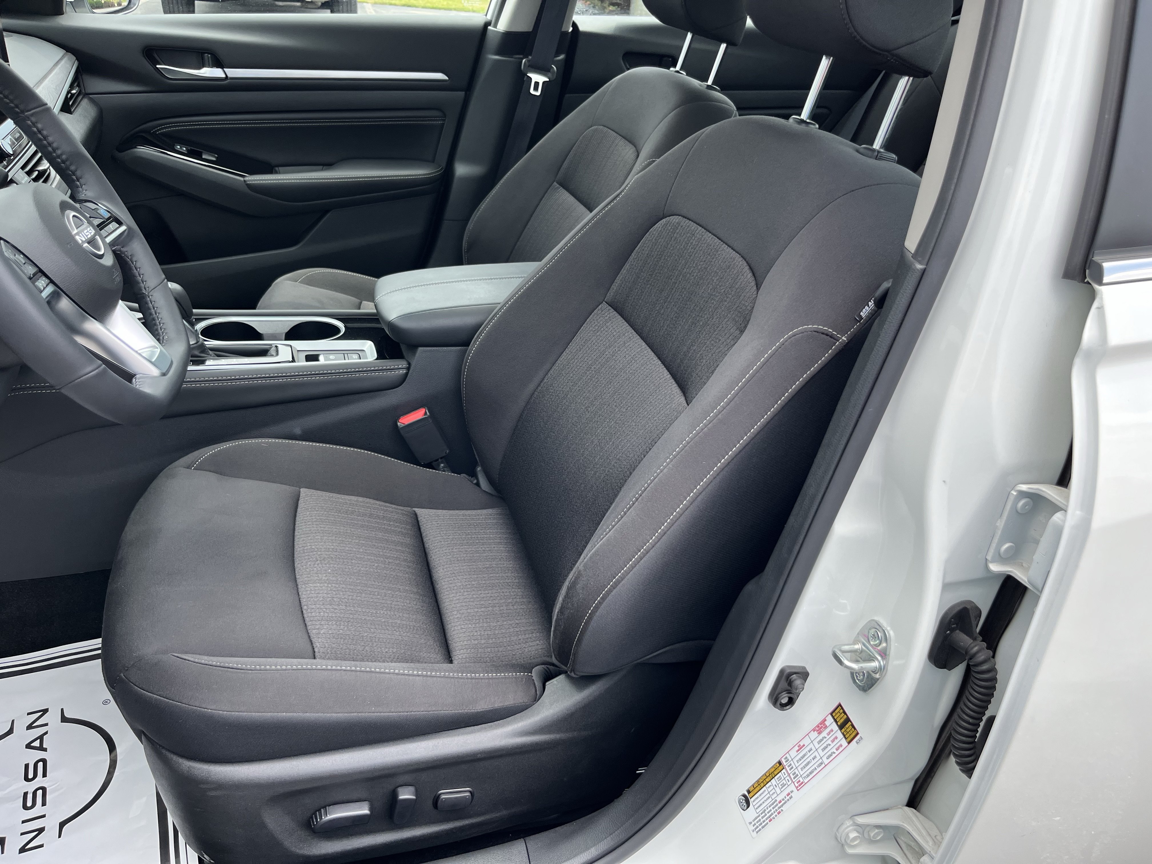 Used 2023 Nissan Altima 2.5 SV w/ SV Premium Package AWD/4WD image 16