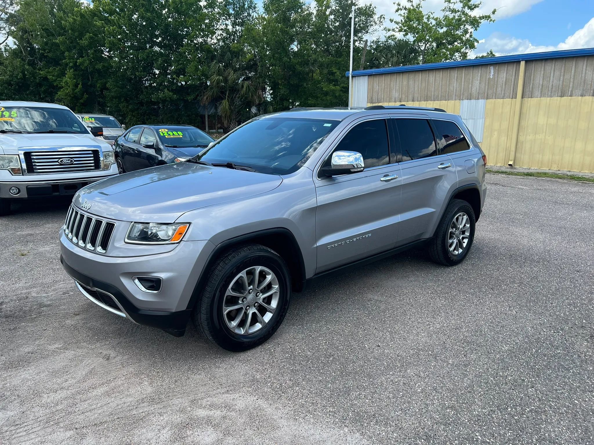 Used 2015 Jeep Grand Cherokee Limited w/ Trailer Tow Group IV RWD image 2