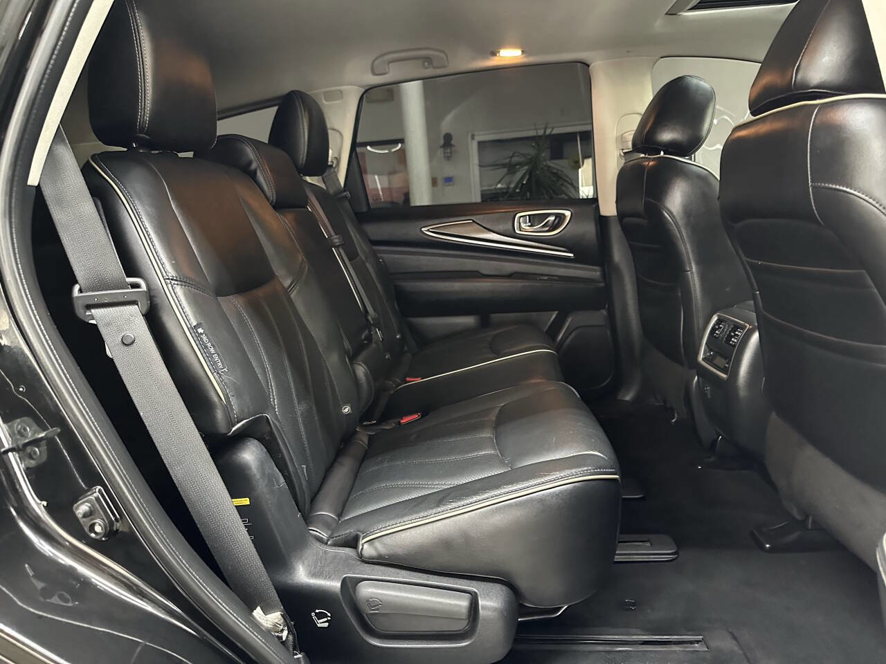 Used 2019 INFINITI QX60 Luxe w/ Essential Package image 17