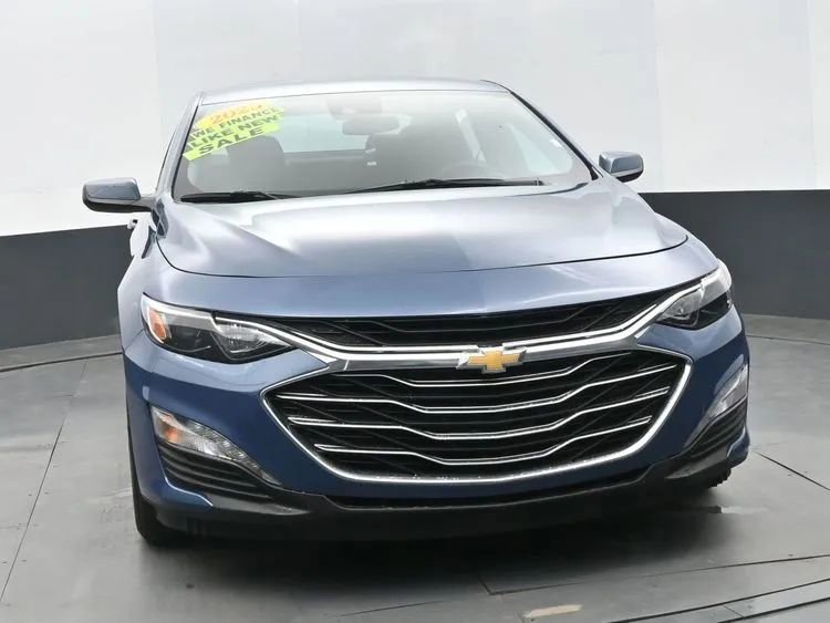 Used 2025 Chevrolet Malibu LT FWD image 3