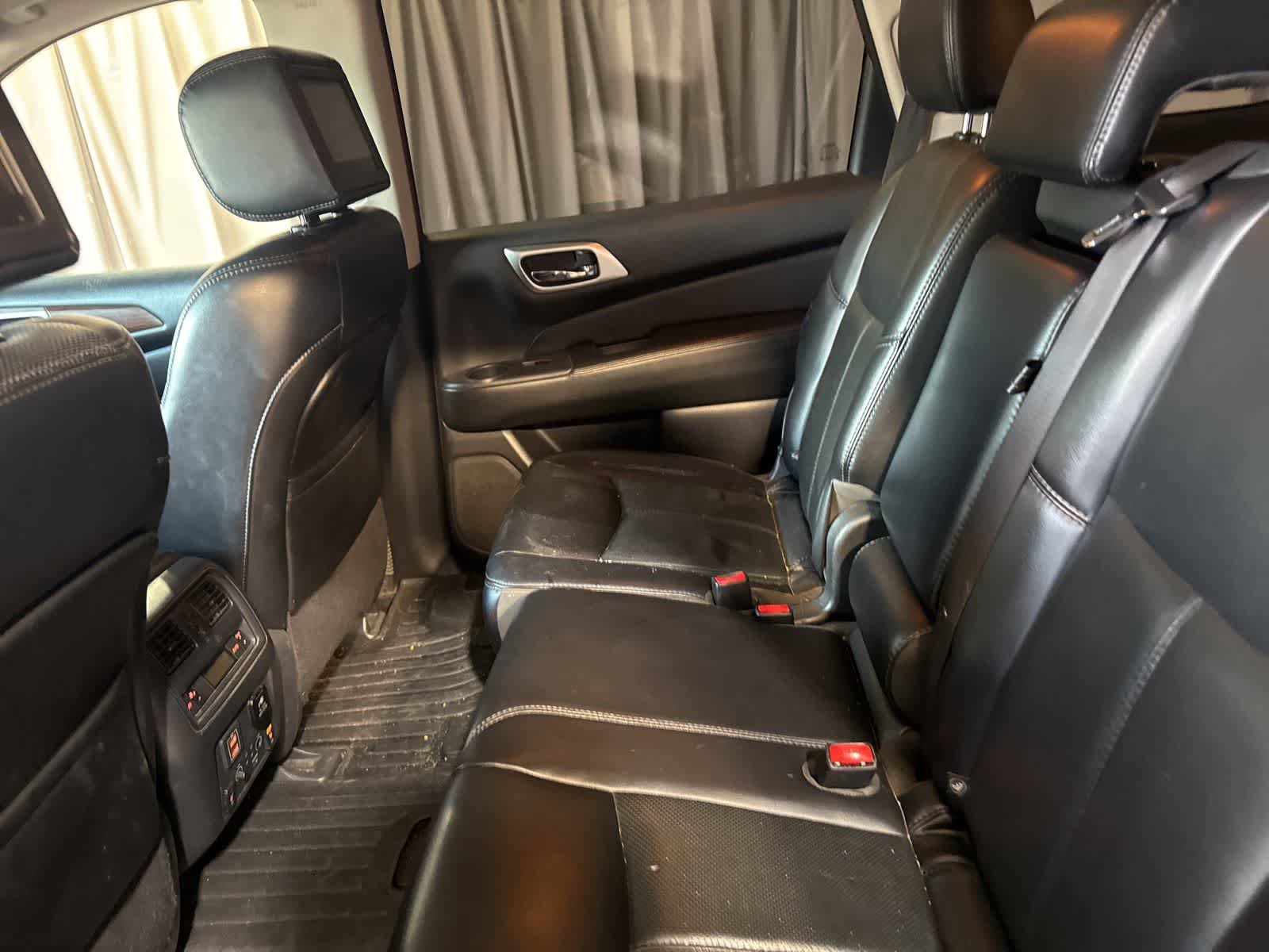 Used 2018 Nissan Pathfinder Platinum FWD image 17