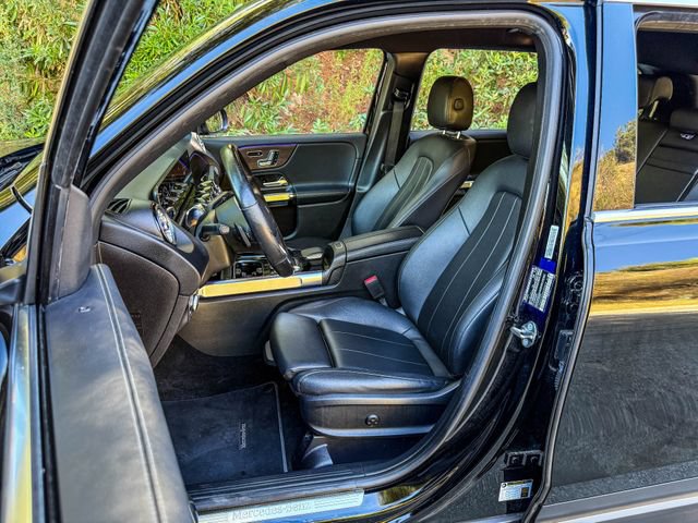 Used 2021 Mercedes-Benz GLB 250 w/ Premium Package image 8